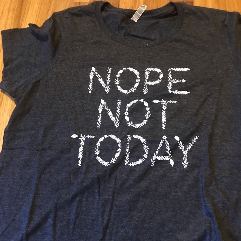 4/$28 NWOT Graphic Tee